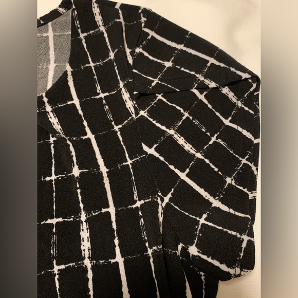 Adrienne Vittadini Short Tulip Sleeve Tee With Neck Tucks size M - Picture 4 of 8